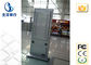 Rede LCD de 46 polegadas que anuncia o quiosque do Signage de Digitas para a estação do aeroporto