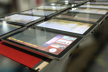 O pano compra 32" função fixada na parede de USB do Signage de Digitas anunciando