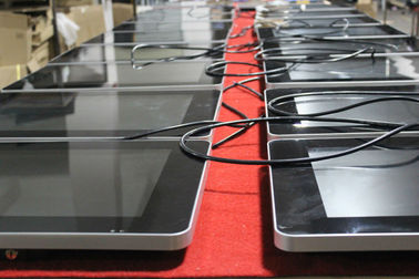 O pano compra 32" função fixada na parede de USB do Signage de Digitas anunciando