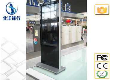 Rede LCD de 46 polegadas que anuncia o quiosque do Signage de Digitas para a estação do aeroporto